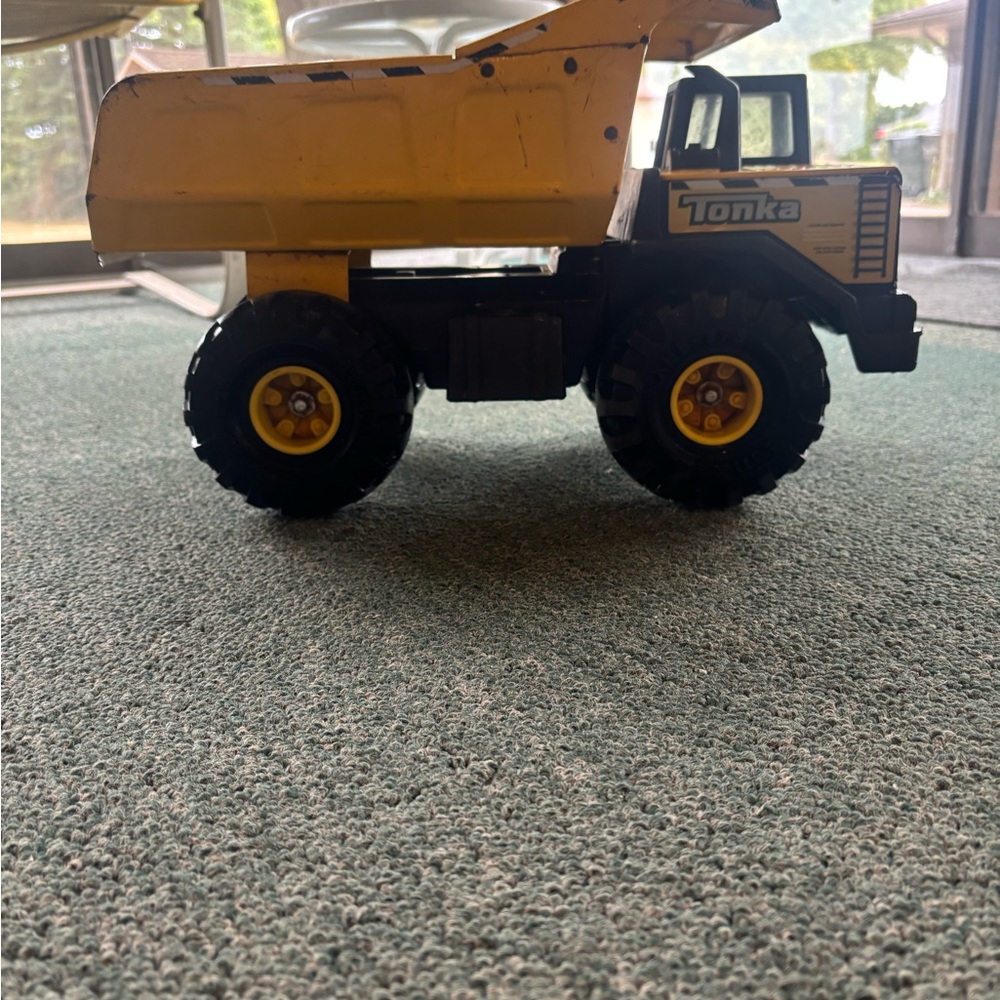Tonka Classic Yellow Dump Truck